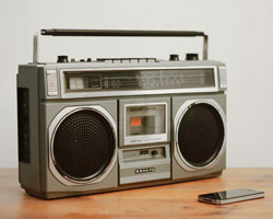 vintage radios with bluetooth loudspeaker